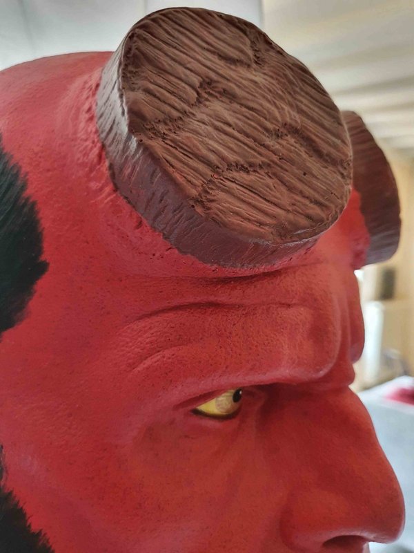 HellBoy buste signé par Ron Perlman