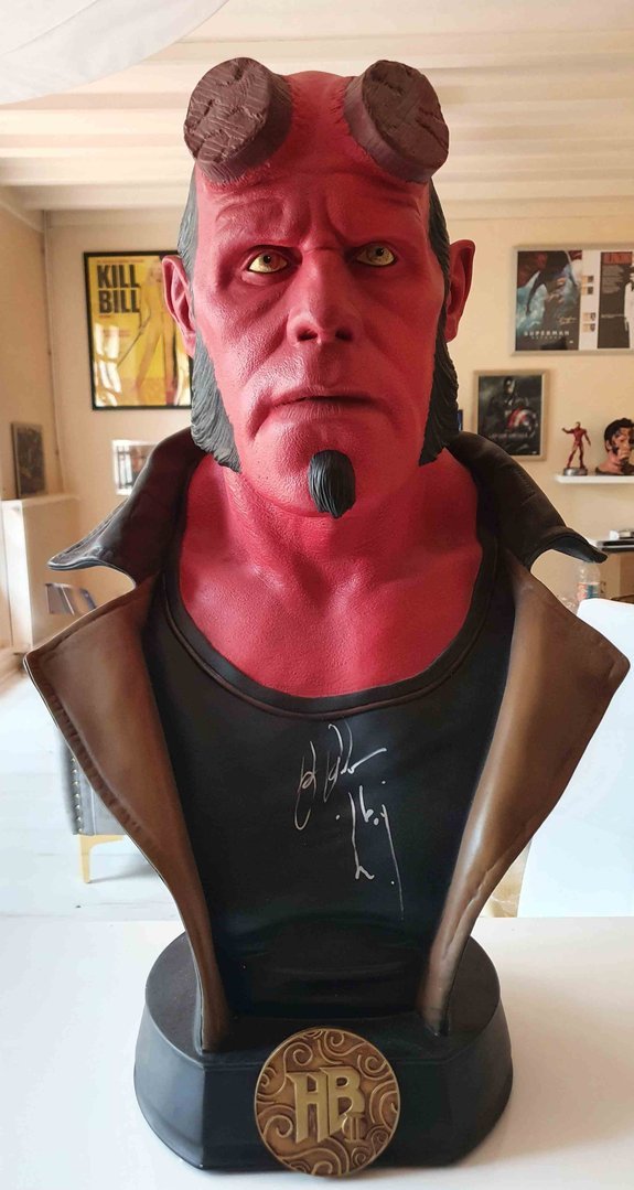 HellBoy buste signé par Ron Perlman