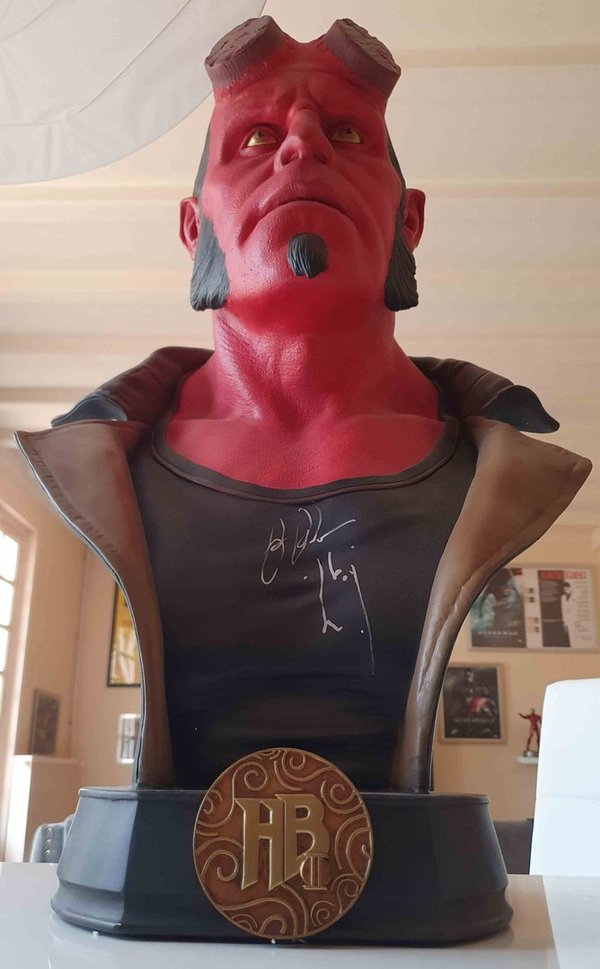 HellBoy buste signé par Ron Perlman