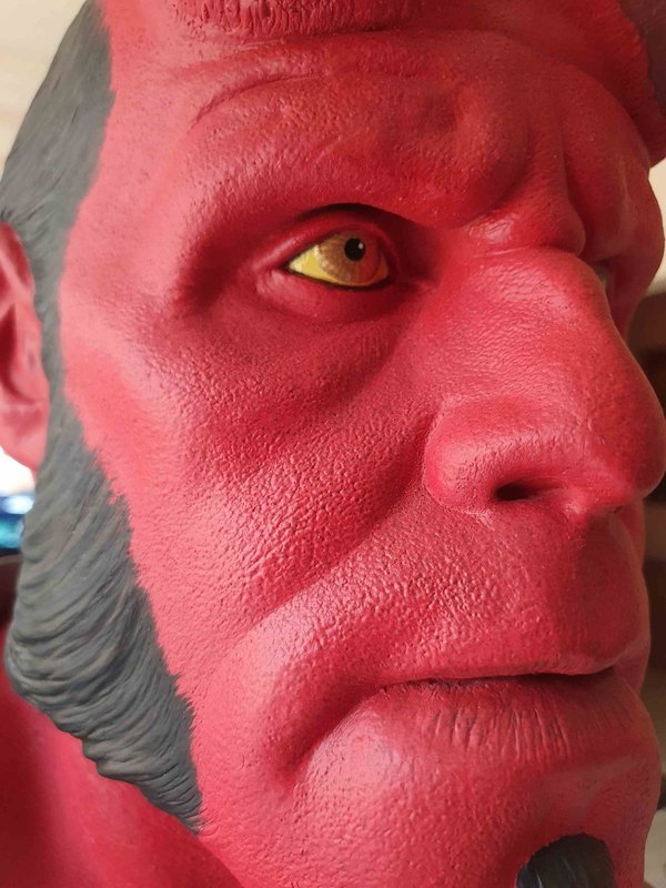 HellBoy buste signé par Ron Perlman