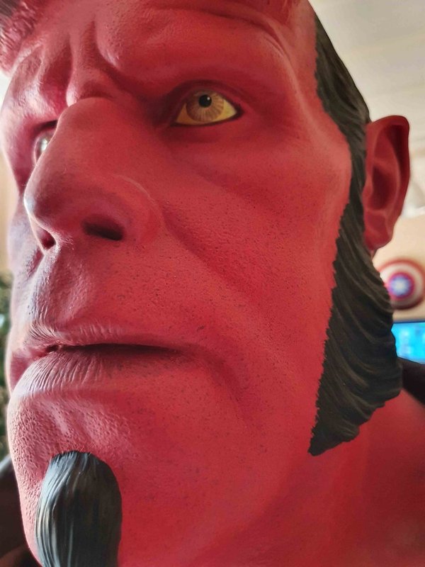 HellBoy buste signé par Ron Perlman