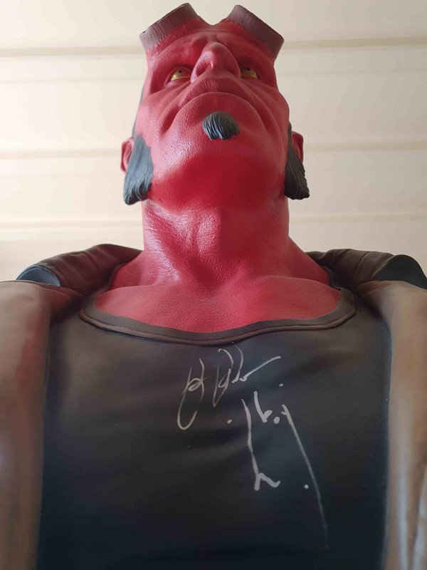 HellBoy buste signé par Ron Perlman