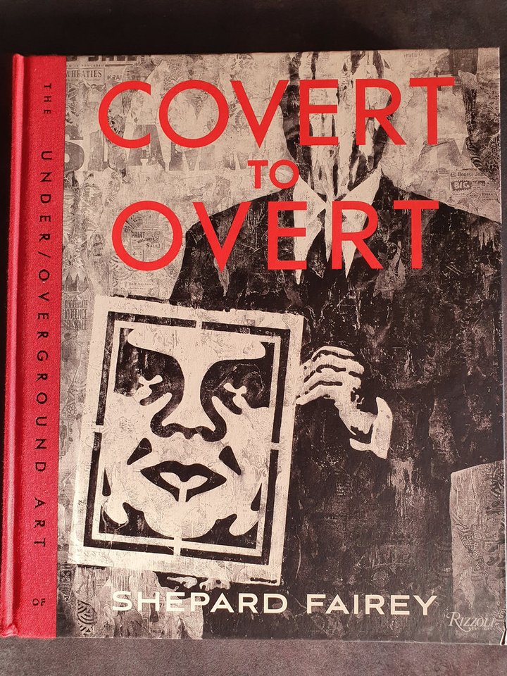 Livre d'art signé par Shepard Fairey OBEY