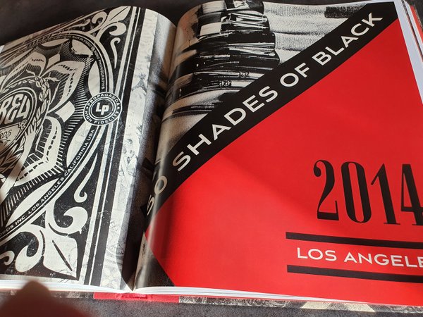 Livre d'art signé par Shepard Fairey OBEY