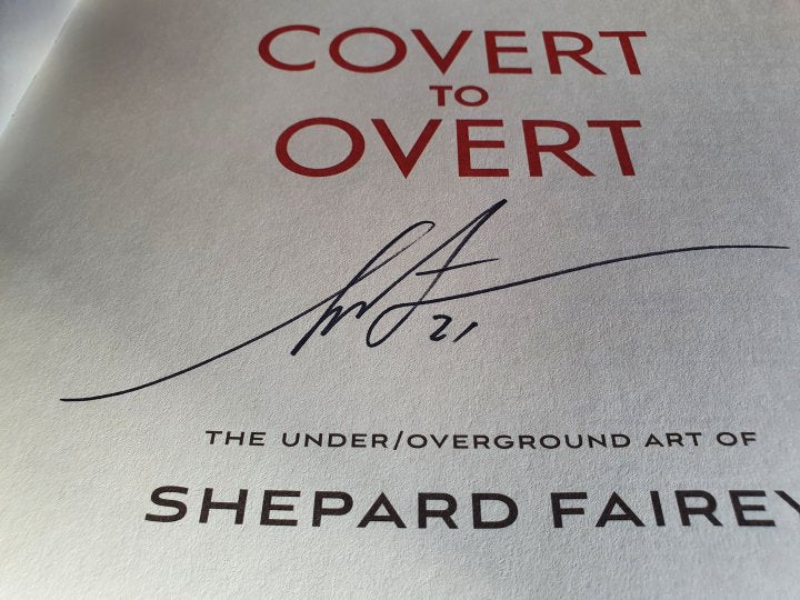 Livre d'art signé par Shepard Fairey OBEY