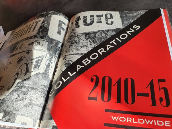 Livre d'art signé par Shepard Fairey OBEY