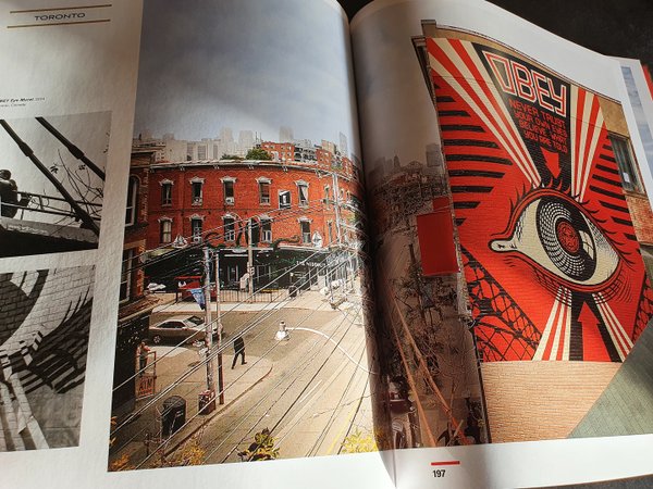 Livre d'art signé par Shepard Fairey OBEY