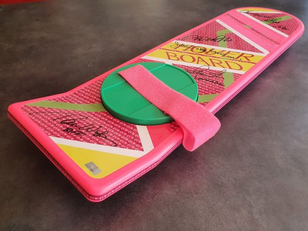 Hover Board Retour vers le Futur 2, signé par l'équipe