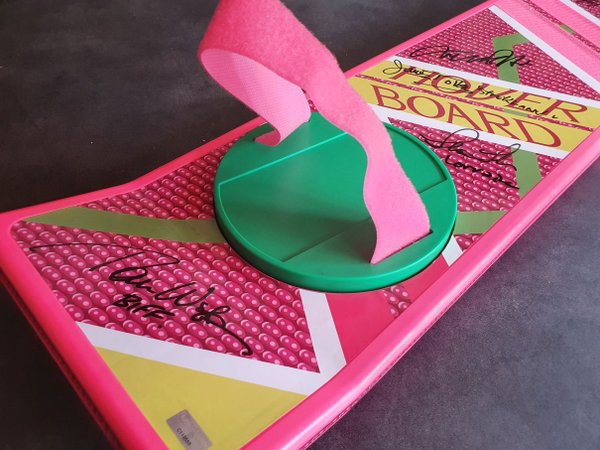 Hover Board Retour vers le Futur 2, signé par l'équipe