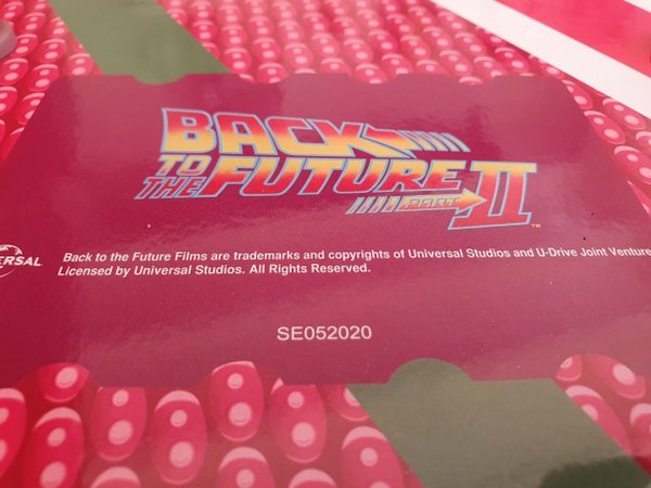 Hover Board signé par Marty, Doc, Biff, Lorraine et Strickland !
