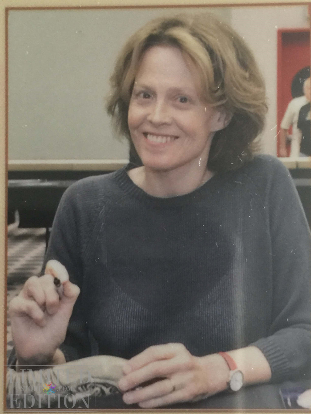 ALIEN taille réelle signé par Sigourney Weaver. Certificat avec photo et hologramme.
