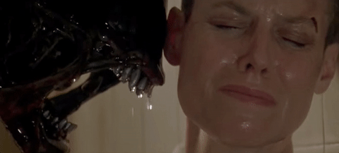 ALIEN taille réelle signé par Sigourney Weaver. Certificat avec photo et hologramme.