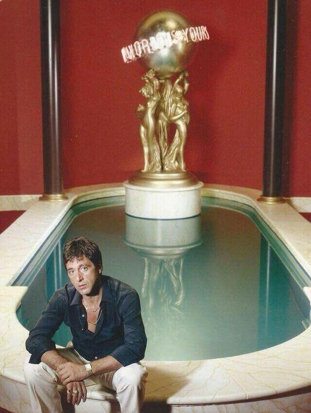 The world is yours, sculpture signée par Al Pacino