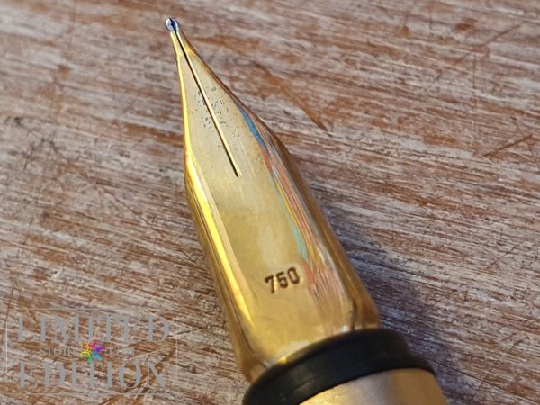 Stylo Plume Montblanc fin et élégant années 60
