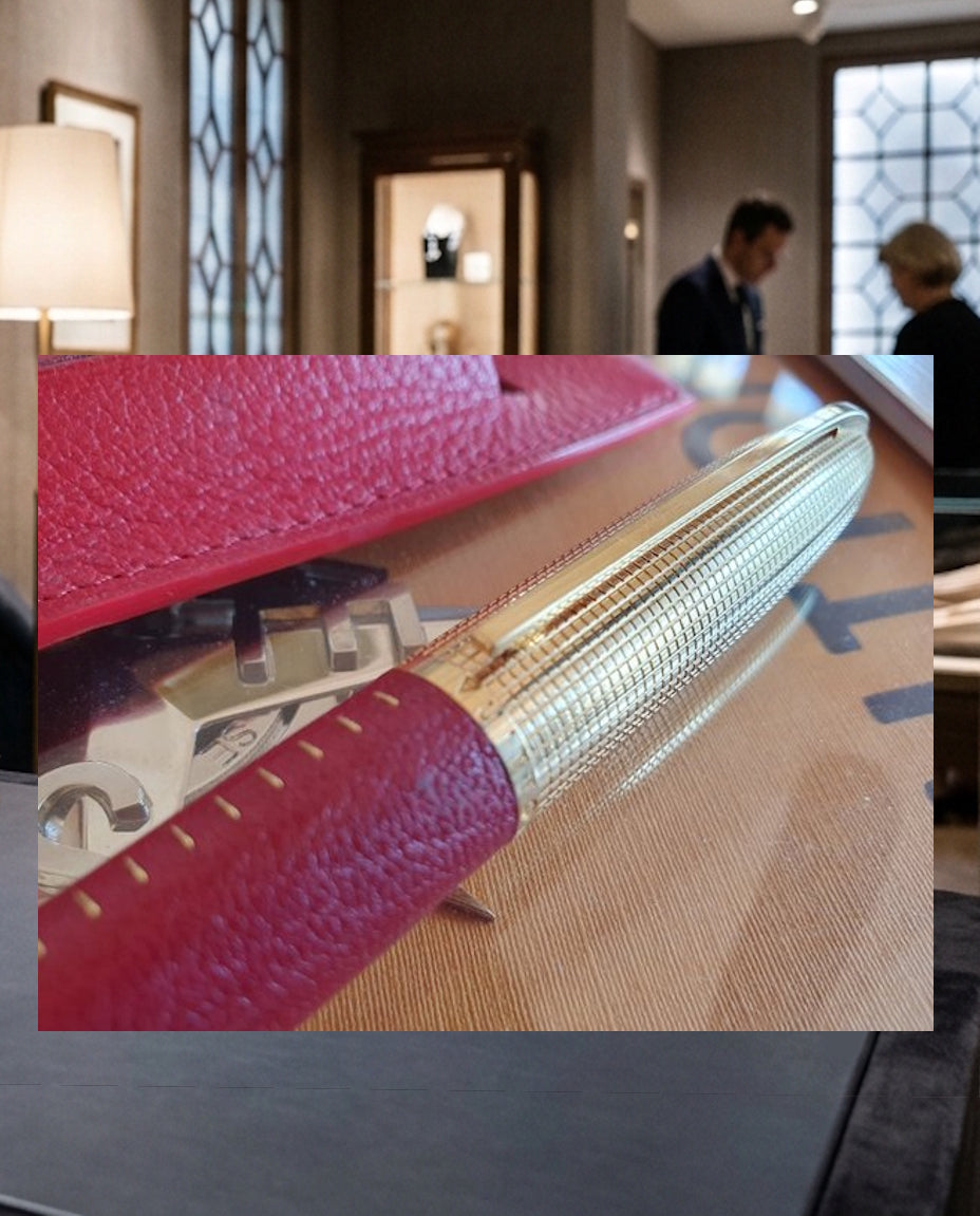 Stylo roller Louis Vuitton Doc cuir rouge et son étui