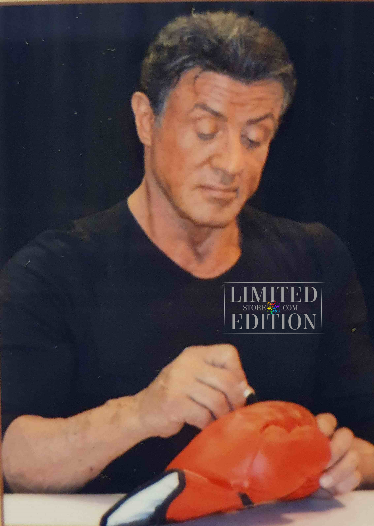 Gant de Rocky Balboa signé par Sylvester Stallone. Photo et COA