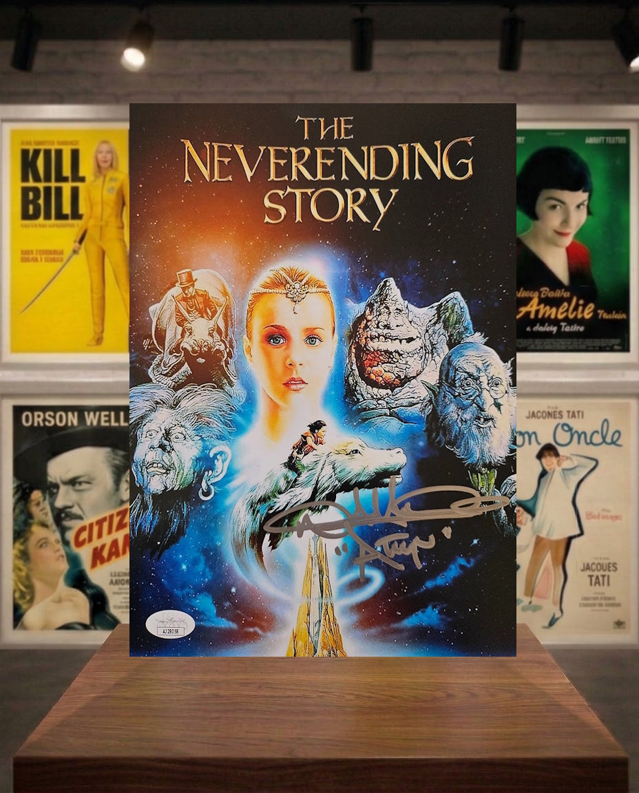 Photo du film L'histoire sans fin signée par Noah Hataway