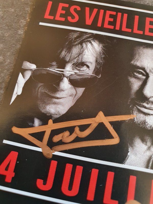 Exceptionnel flyer Les Vieilles Canailles signé par Dutronc Hallyday et Mitchell
