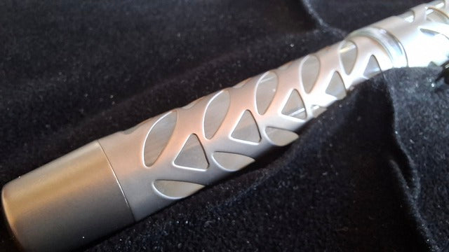 Stylo plume Visconti Skeleton Titanium Edition limitée 888
