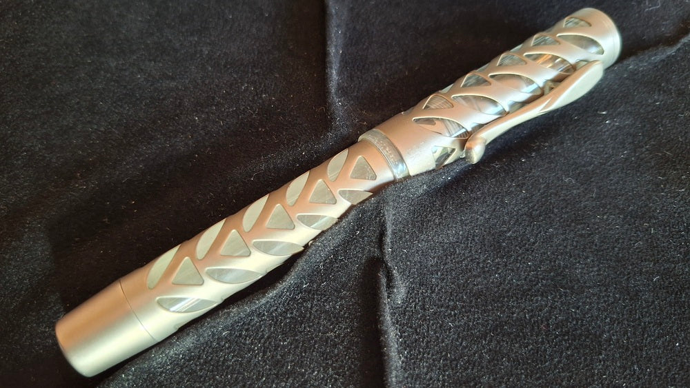Stylo plume Visconti Skeleton Titanium Edition limitée 888