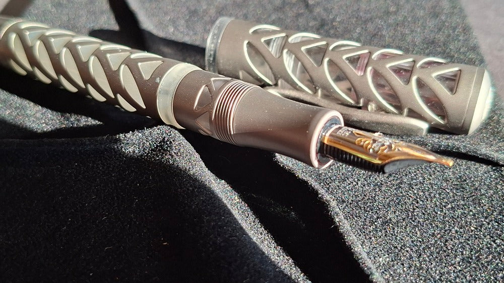 Stylo plume Visconti Skeleton Titanium Edition limitée 888