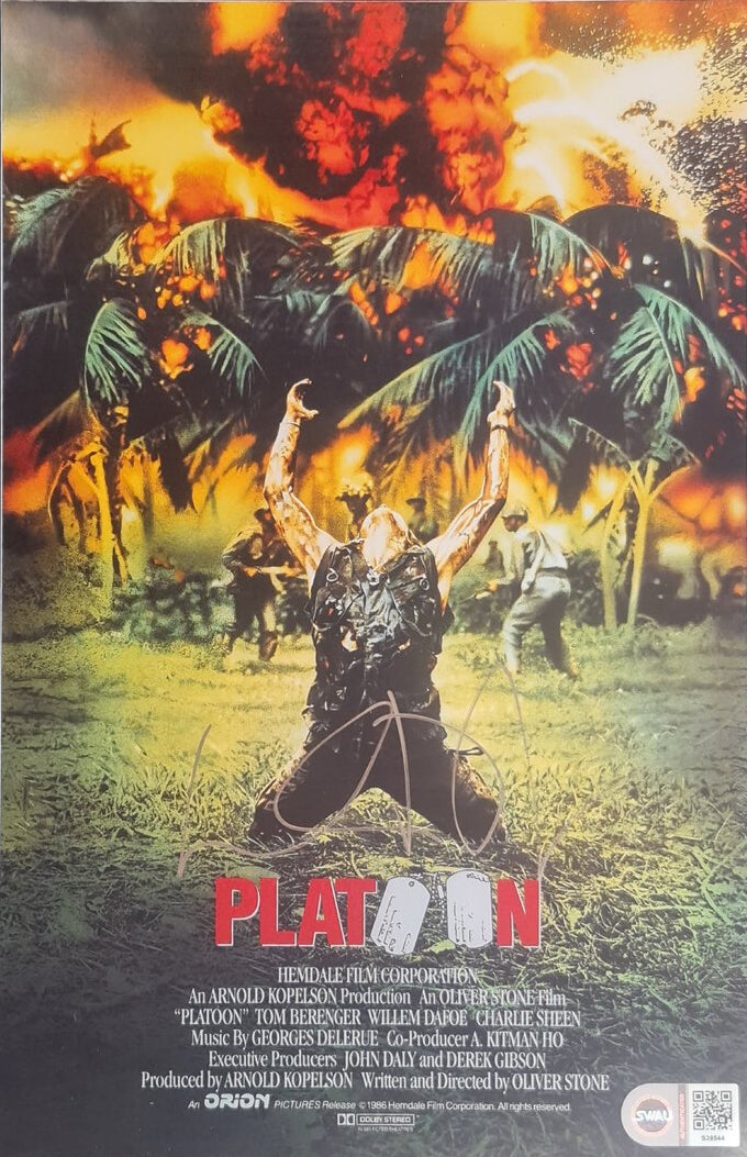Autographe de Willem Dafoe sur photo du film Platoon