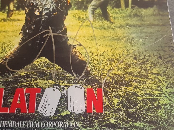 Autographe de Willem Dafoe sur photo du film Platoon