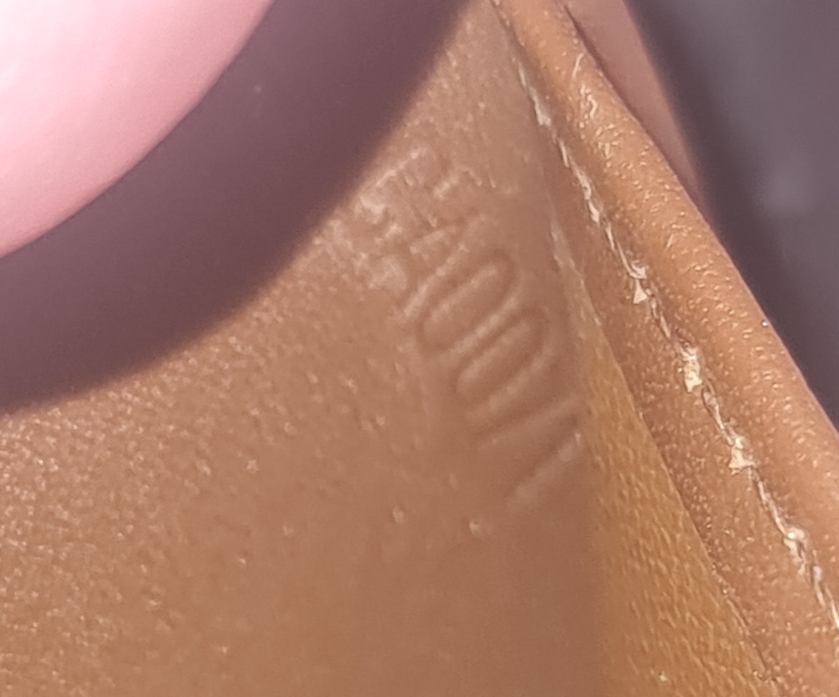 Louis Vuitton Agenda, bloc notes, stylo et règle. Superbe état.