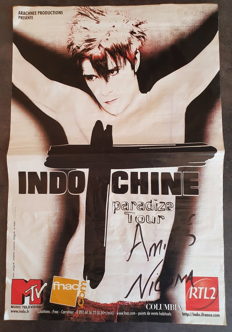 Nicola Sirkis Indochine autographe sur l'affiche du concert Paradize