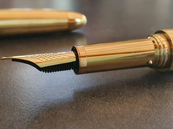 Stylo plume Spirit Or - Louis Vuitton