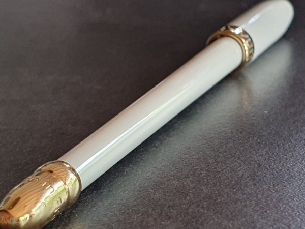 Stylo blanc pour agenda Louis Vuitton
