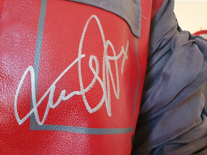 Michael J. Fox a signé le Blouson de Marty MacFly !