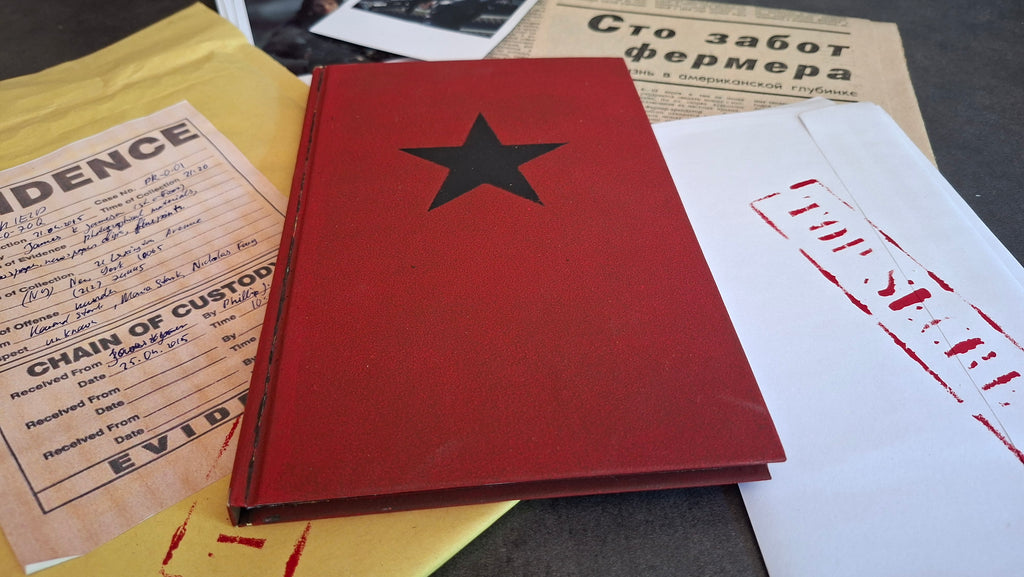Livre rouge et documents confidentiels sur le Soldat de l'hiver. Captain America Marvel Avengers