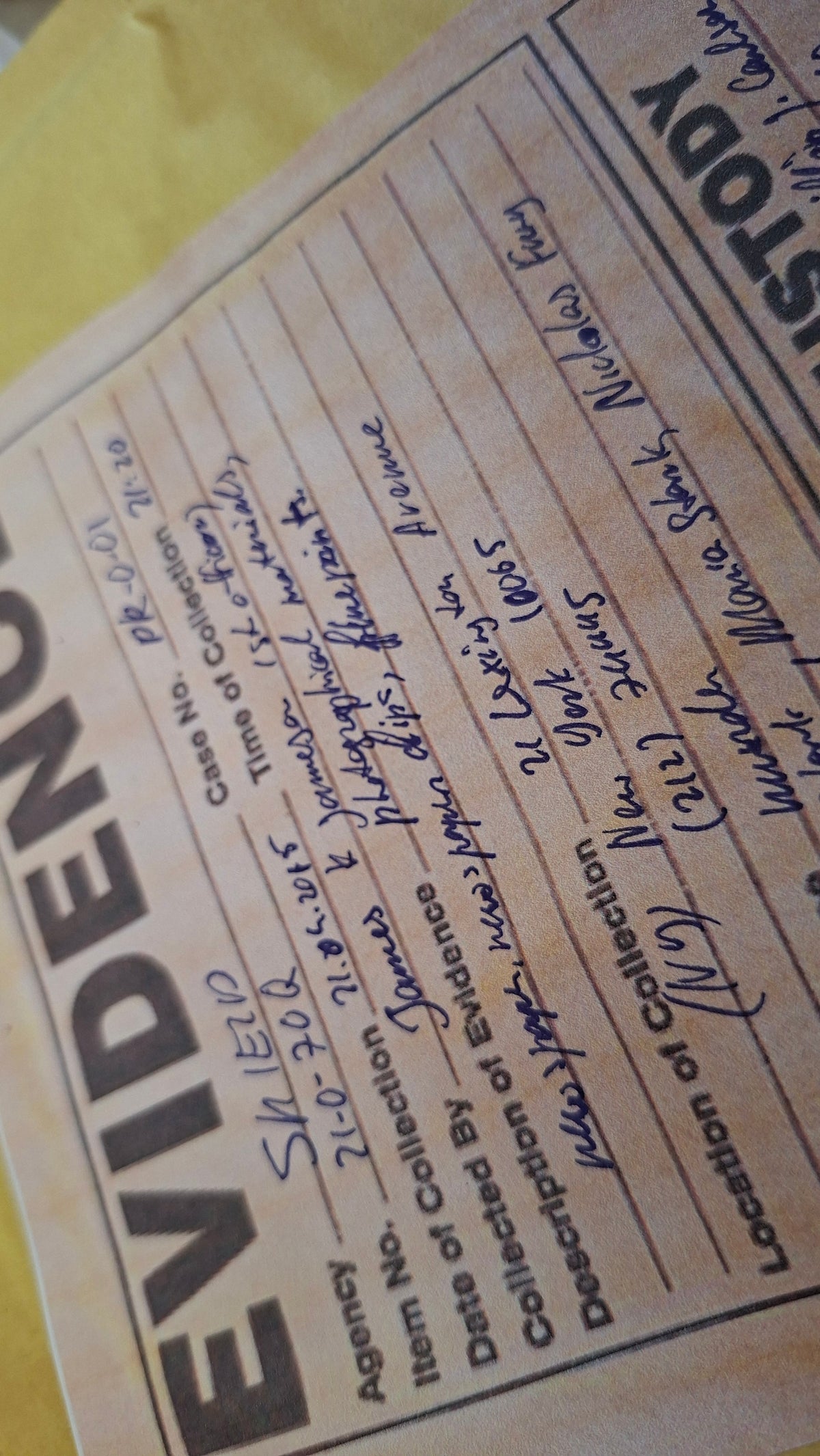 Livre rouge et documents confidentiels sur le Soldat de l'hiver. Captain America Marvel Avengers