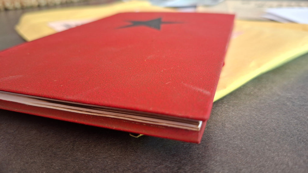 Livre rouge et documents confidentiels sur le Soldat de l'hiver. Captain America Marvel Avengers