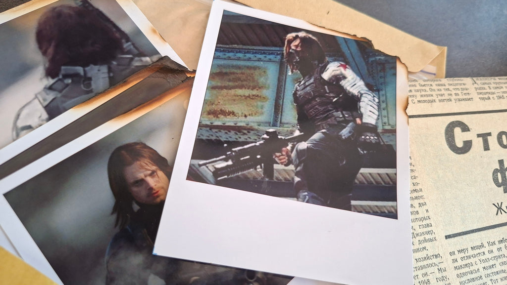 Livre rouge et documents confidentiels sur le Soldat de l'hiver. Captain America Marvel Avengers