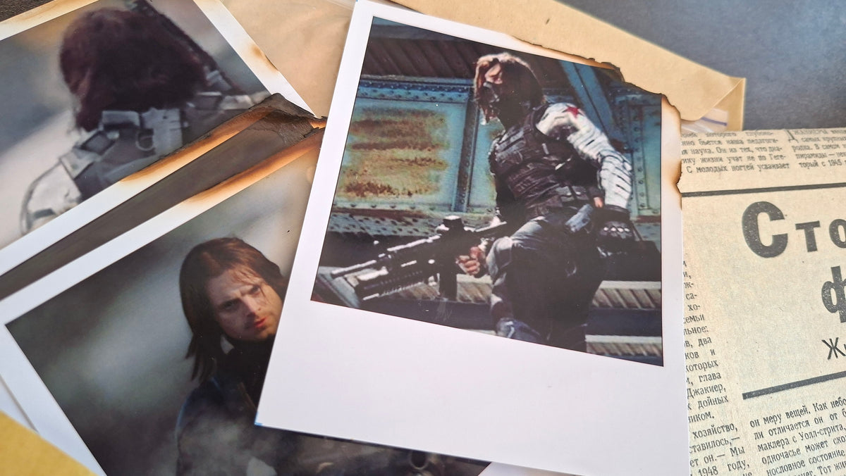 Livre rouge et documents confidentiels sur le Soldat de l'hiver. Captain America Marvel Avengers