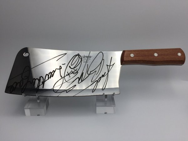 The Texas Chainsaw Massacre signed kitchen chopper with COA