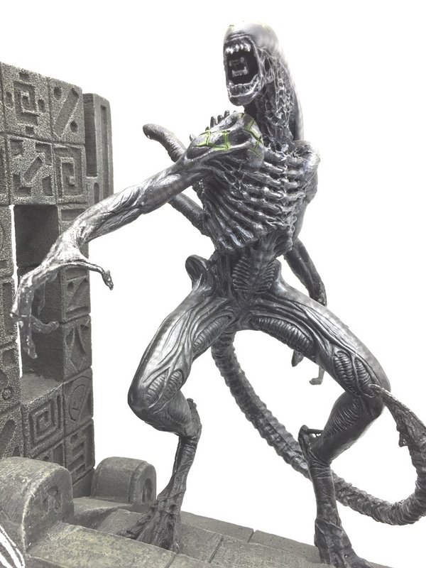 Alien "Grid" statuette 2 autographes