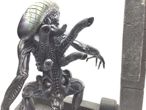 Alien "Grid" statuette 2 autographes