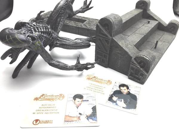 Alien "Grid" statue with 2 proved autographs COA and pictures