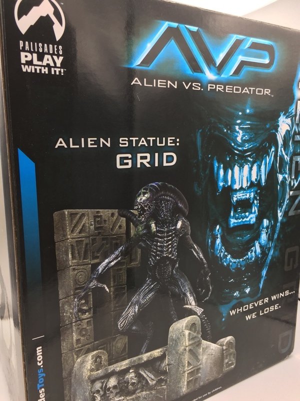 Alien "Grid" statue with 2 proved autographs COA and pictures