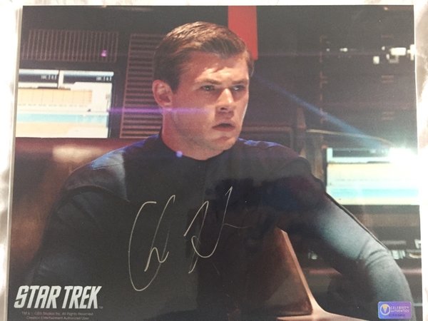 20x25 cm photo STAR TREK signed by CHRIS HEMSWORTH James Kirk Avenger