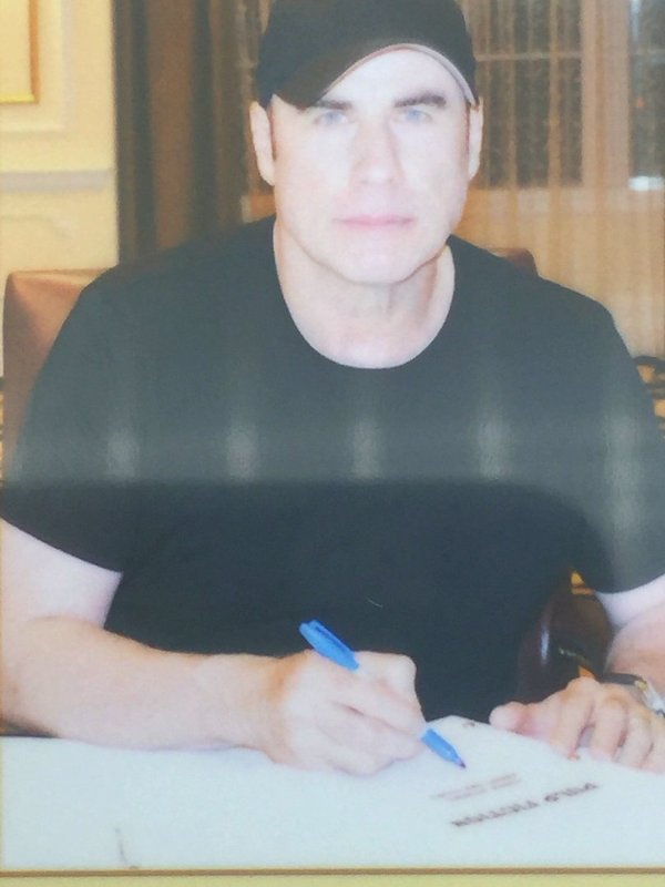 PULP FICTION movie script copy signed by Samuel L Jackson and John Travolta Tarantino