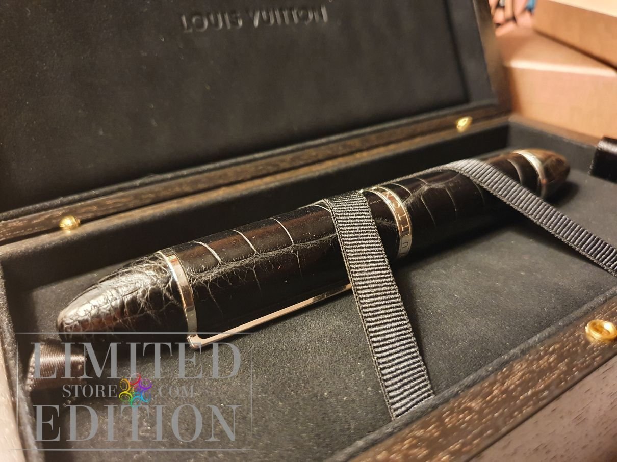 LOUIS VUITTON Cargo Black Alligator Leather Fountain Pen w/ 18K